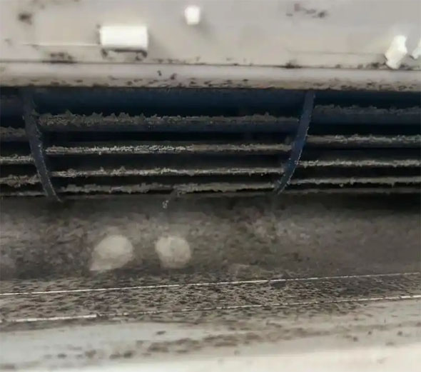 江永空调吹的风有股烧焦味是怎么回事